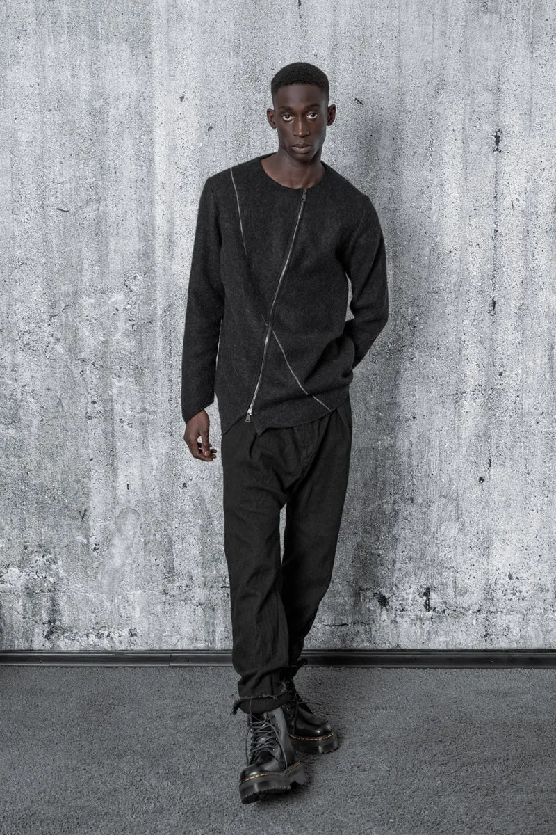 eigensinnig wien | Lavinia | Langer, asymmetrischer Alpaka Pullover mit Zip in Schwarz
