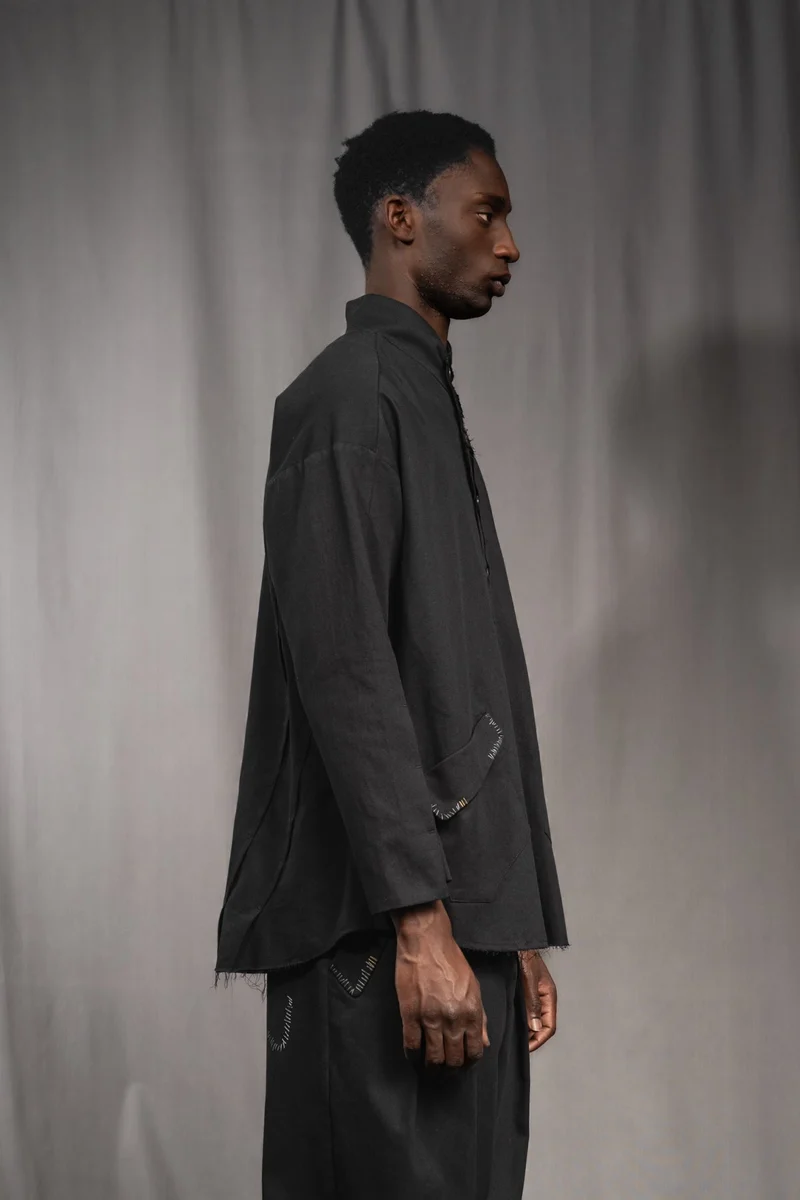eigensinnig wien | Koloman | Schwarze, leichte Designer Hemdjacke aus Baumwolle