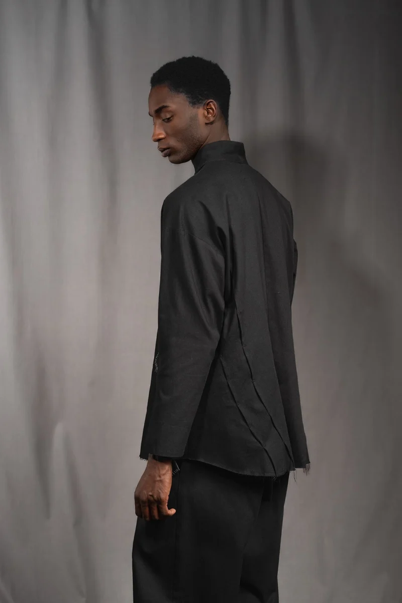eigensinnig wien | Koloman | Schwarze, leichte Designer Hemdjacke aus Baumwolle