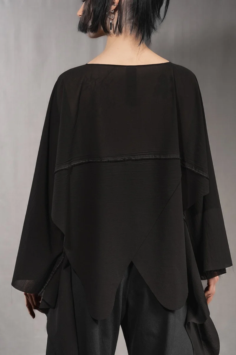 eigensinnig wien | Lucifer | Extravagantes, schwarzes Designer Oversize-Sommer-Top aus Baumwolle