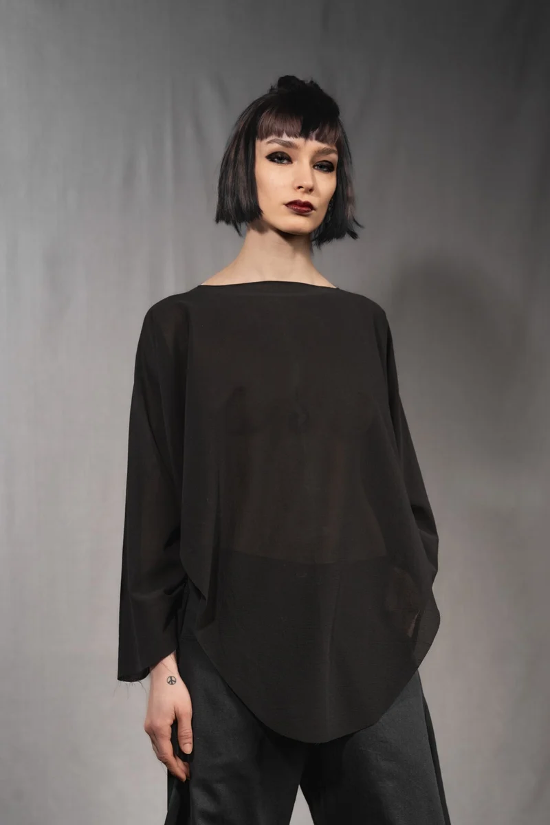 eigensinnig wien | Lucifer | Extravagantes, schwarzes Designer Oversize-Sommer-Top aus Baumwolle
