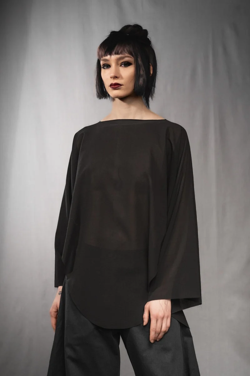 eigensinnig wien | Lucifer | Extravagantes, schwarzes Designer Oversize-Sommer-Top aus Baumwolle