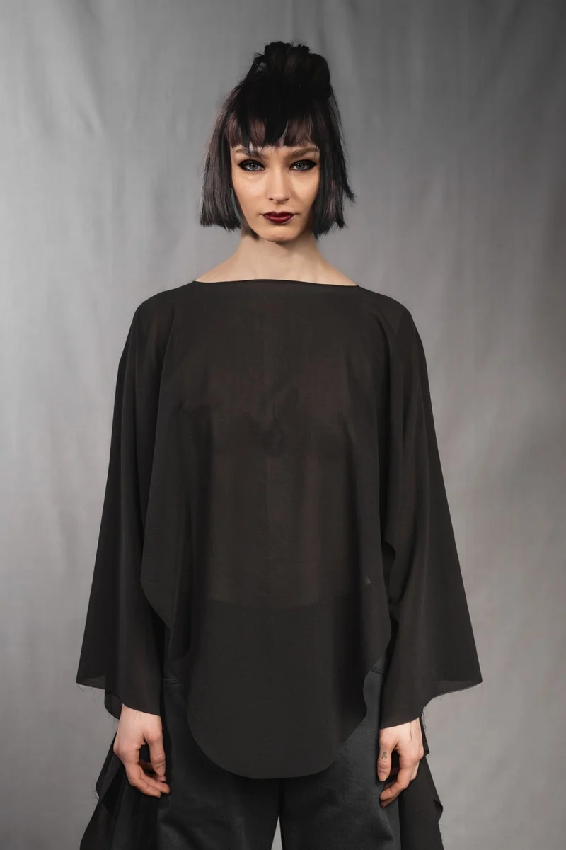 eigensinnig wien | Lucifer | Extravagantes, schwarzes Designer Oversize-Sommer-Top aus Baumwolle