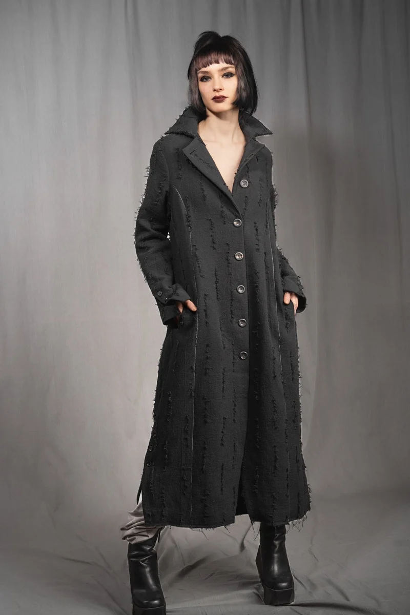 eigensinnig wien | Voltaire | Extravaganter Designer Damen Avantgarde-Langmantel in Grau