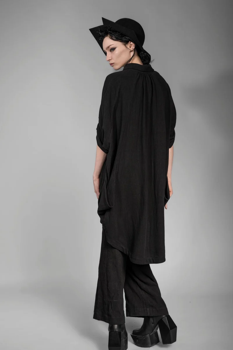 eigensinnig wien | Foucault | Schwarze Designer Longbluse aus Leinen für Damen