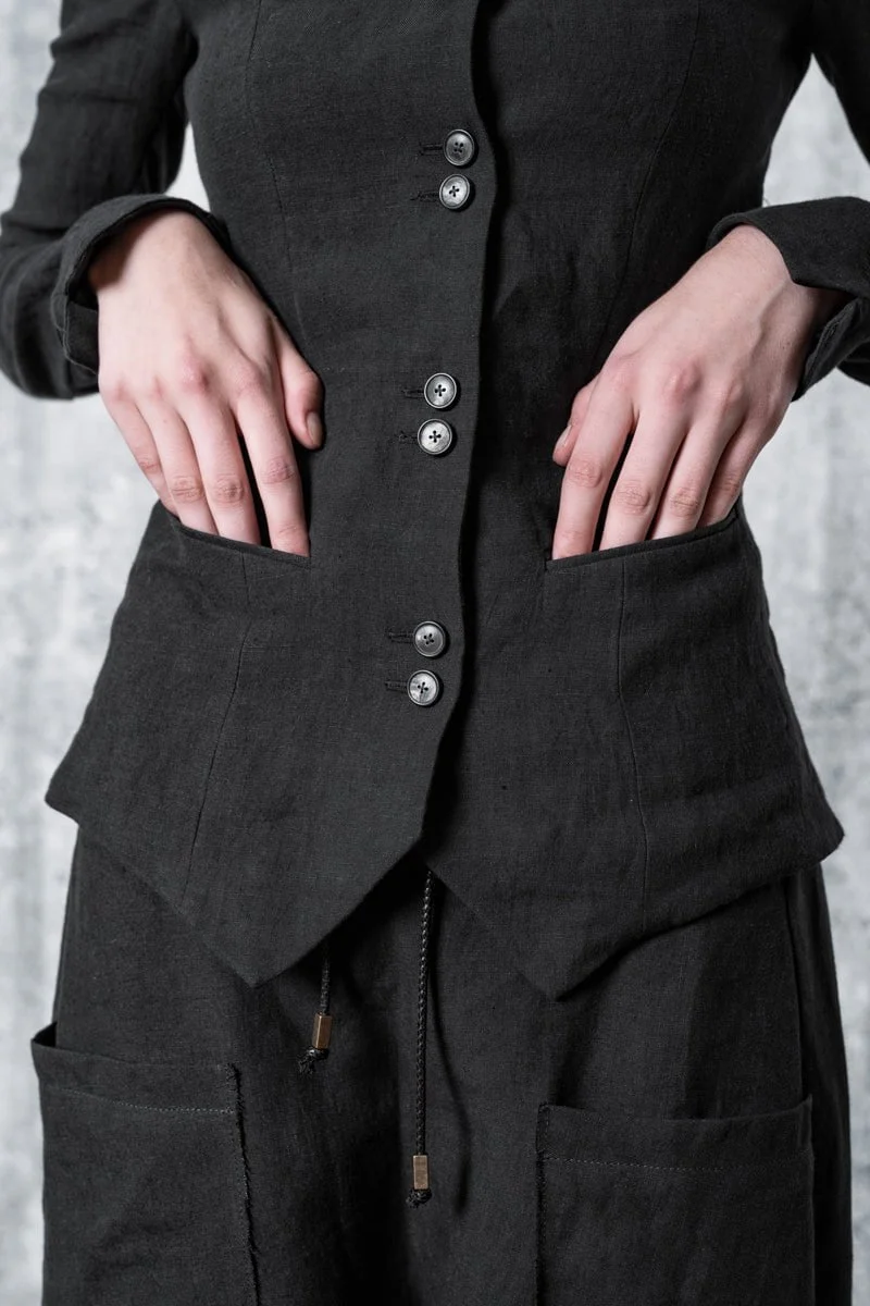 eigensinnig wien | Ada | Schwarze Blusenjacke für Damen aus Leinen