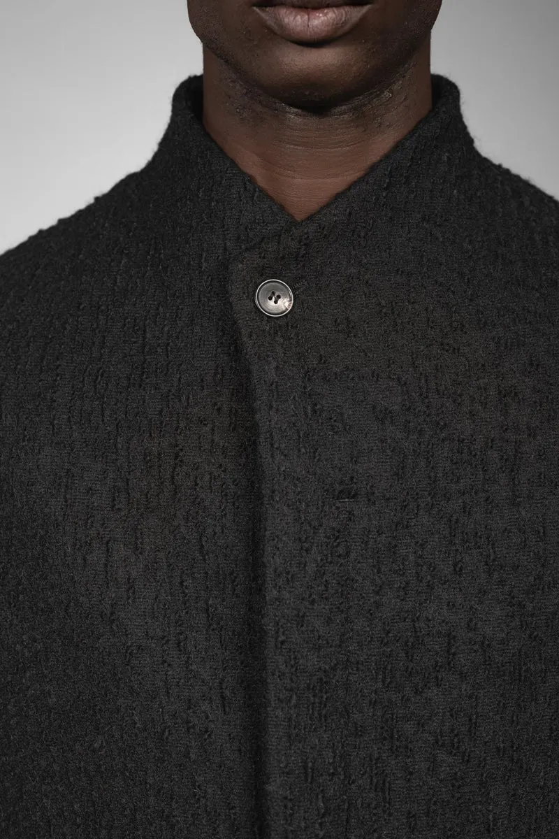 eigensinnig wien | Barnabas | Schwarzer Designer Herren Stehkragen-Wintermantel aus japanischer Wolle