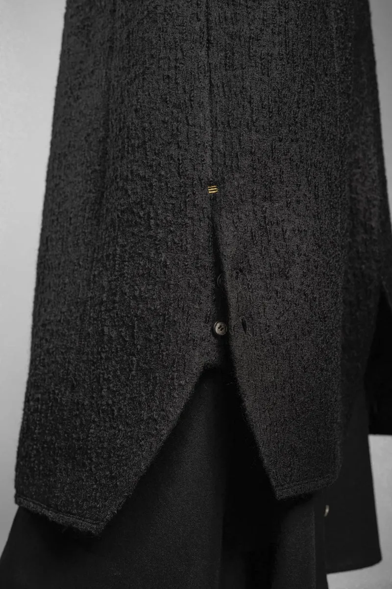eigensinnig wien | Voltaire | Langer, schwarzer Designer Wintermantel für Damen aus japanischer Wolle