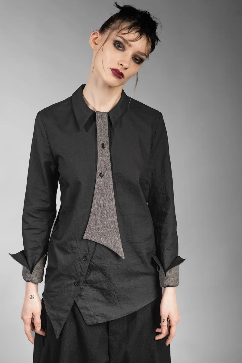 eigensinnig wien | Grace | Asymmetrische, schwarze Designer Hemdbluse mit abnehmbarer Krawatte für Damen