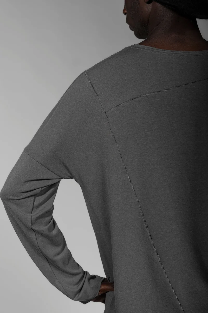 eigensinnig wien | Tolstoi | Dünner, grauer Designer Herren-Pullover
