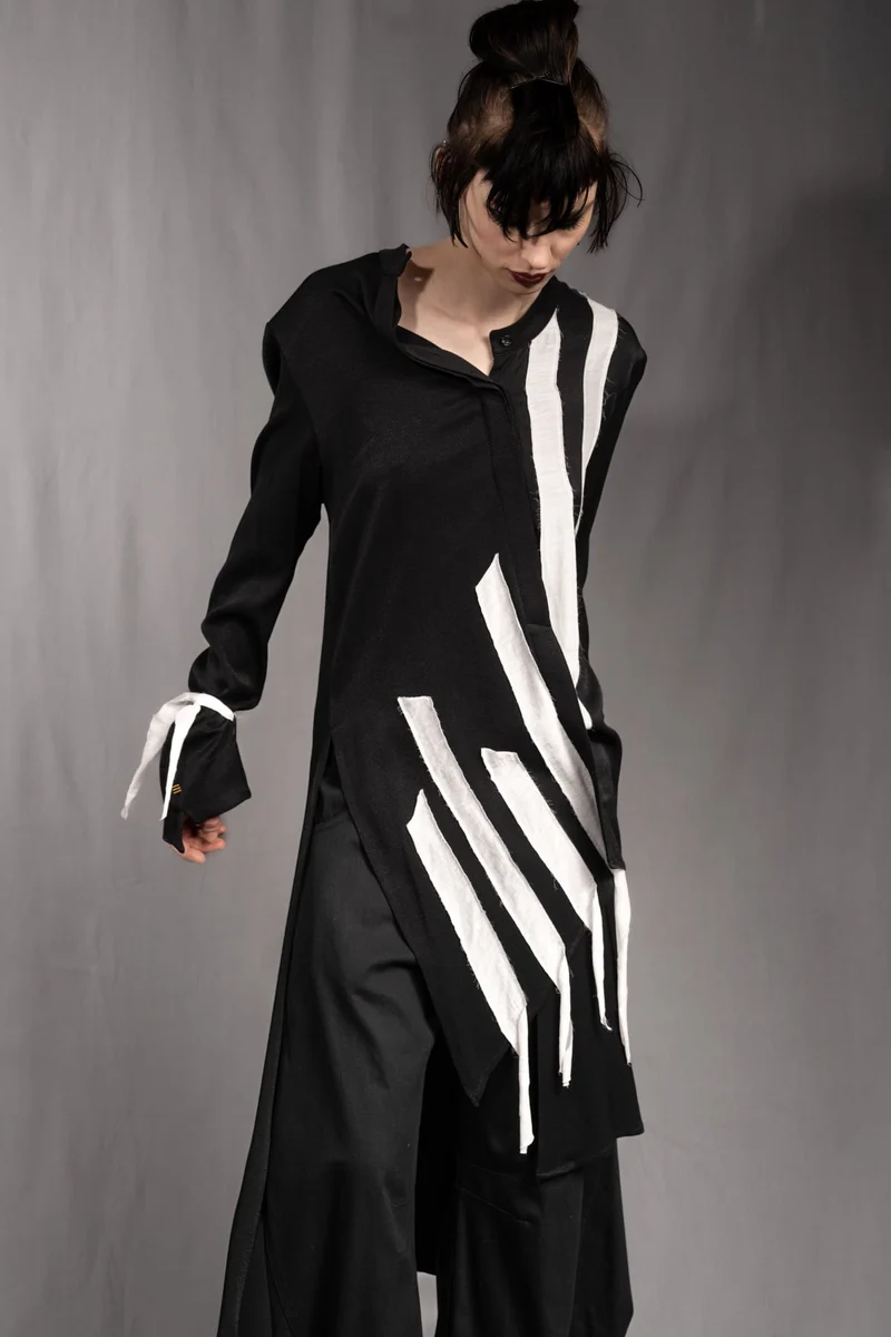 eigensinnig wien | PJ | Elegantes Blusenkleid im extravaganten Grunge Style