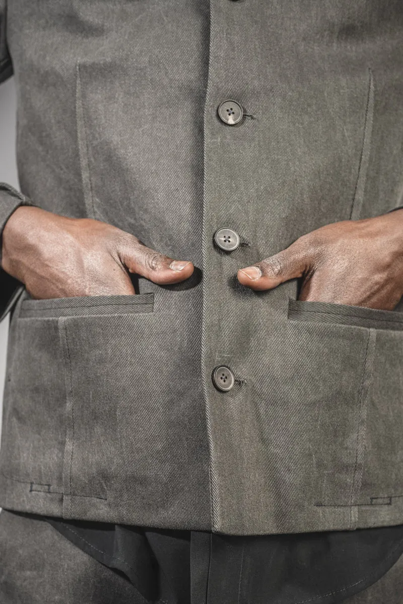 eigensinnig wien | Corey | Außergewöhnliche Designer Jeansjacke für Herren mit Stehkragen in Moosgrau