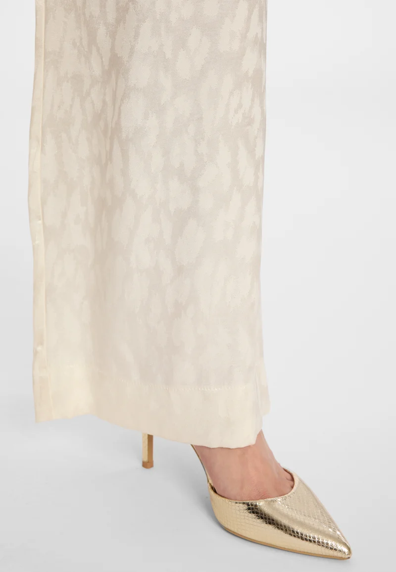 Satinhose Dogla