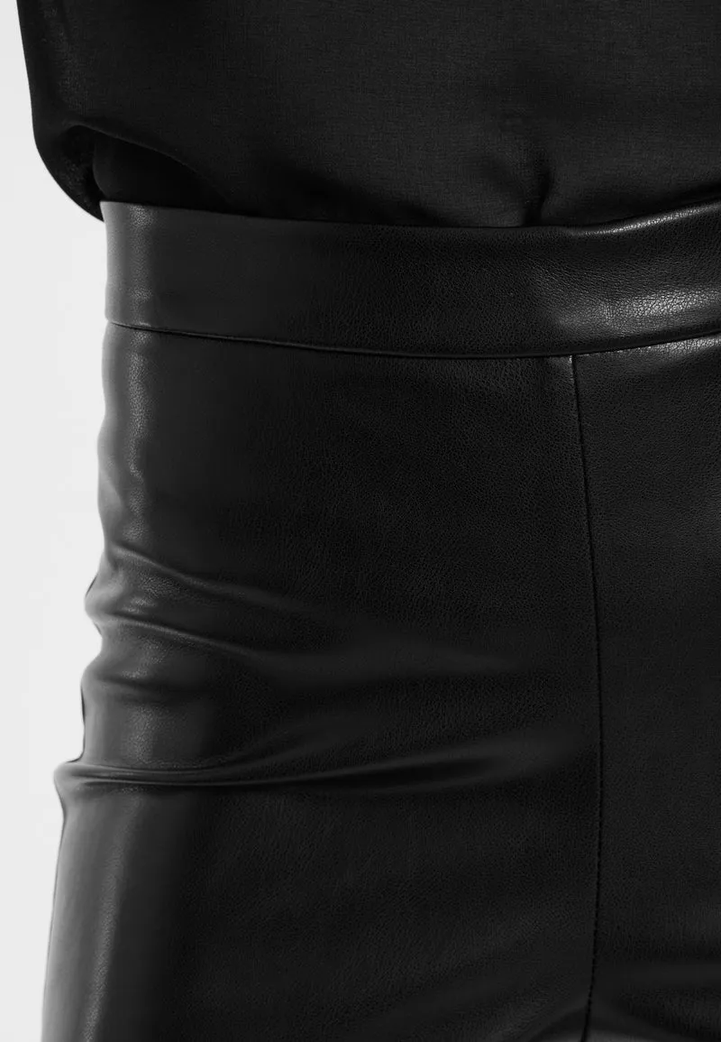 Cropped Flared Hose Eniva