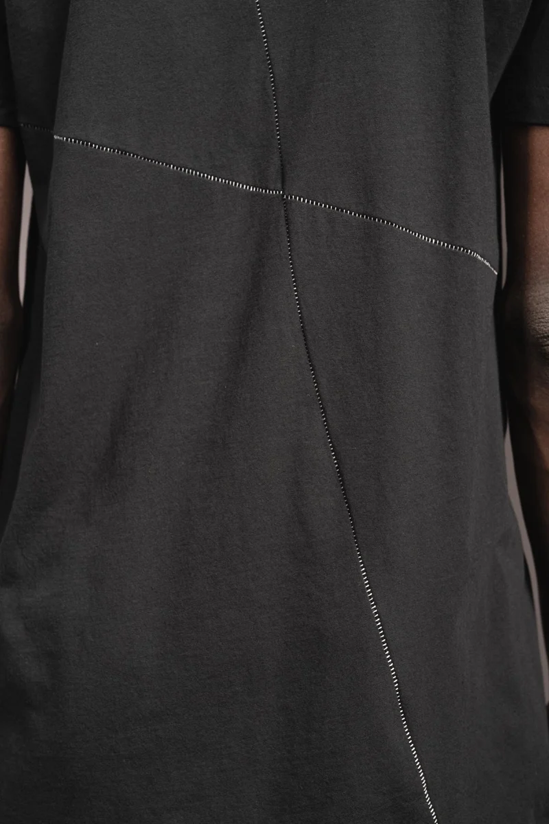 eigensinnig wien | Artmann | Schwarzes, avantgardistisches Long-T-Shirt aus Baumwolle