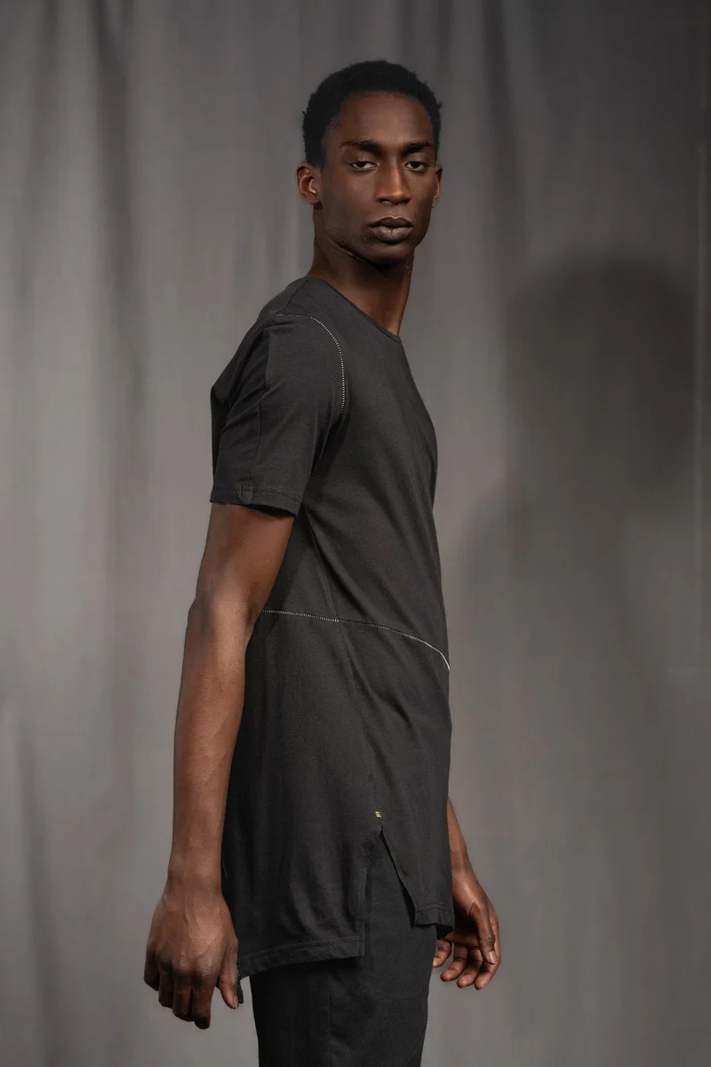eigensinnig wien | Artmann | Schwarzes, avantgardistisches Long-T-Shirt aus Baumwolle