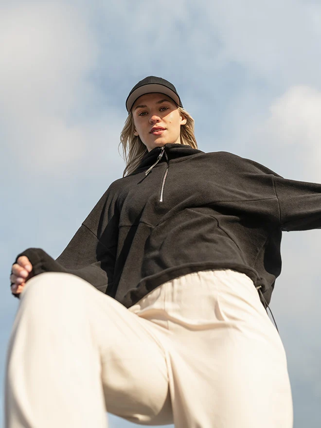 Half-Zip FRIDA – weicher Baumwoll-Fleecepullover in Schwarz
