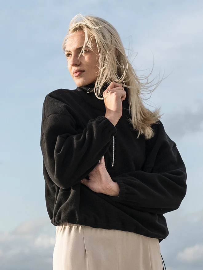 Half-Zip FRIDA – weicher Baumwoll-Fleecepullover in Schwarz