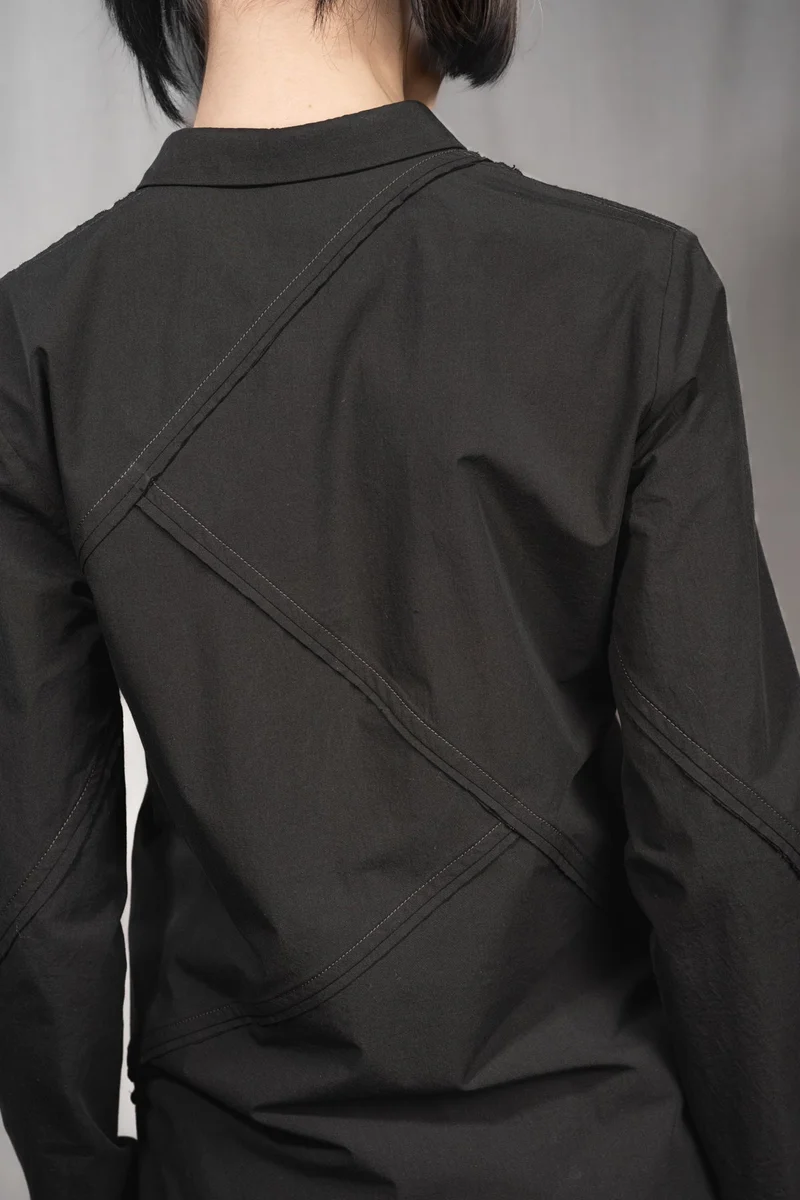 eigensinnig wien | Chomsky | Extravagante, schwarze Hemdbluse für Damen aus japanischer Baumwolle