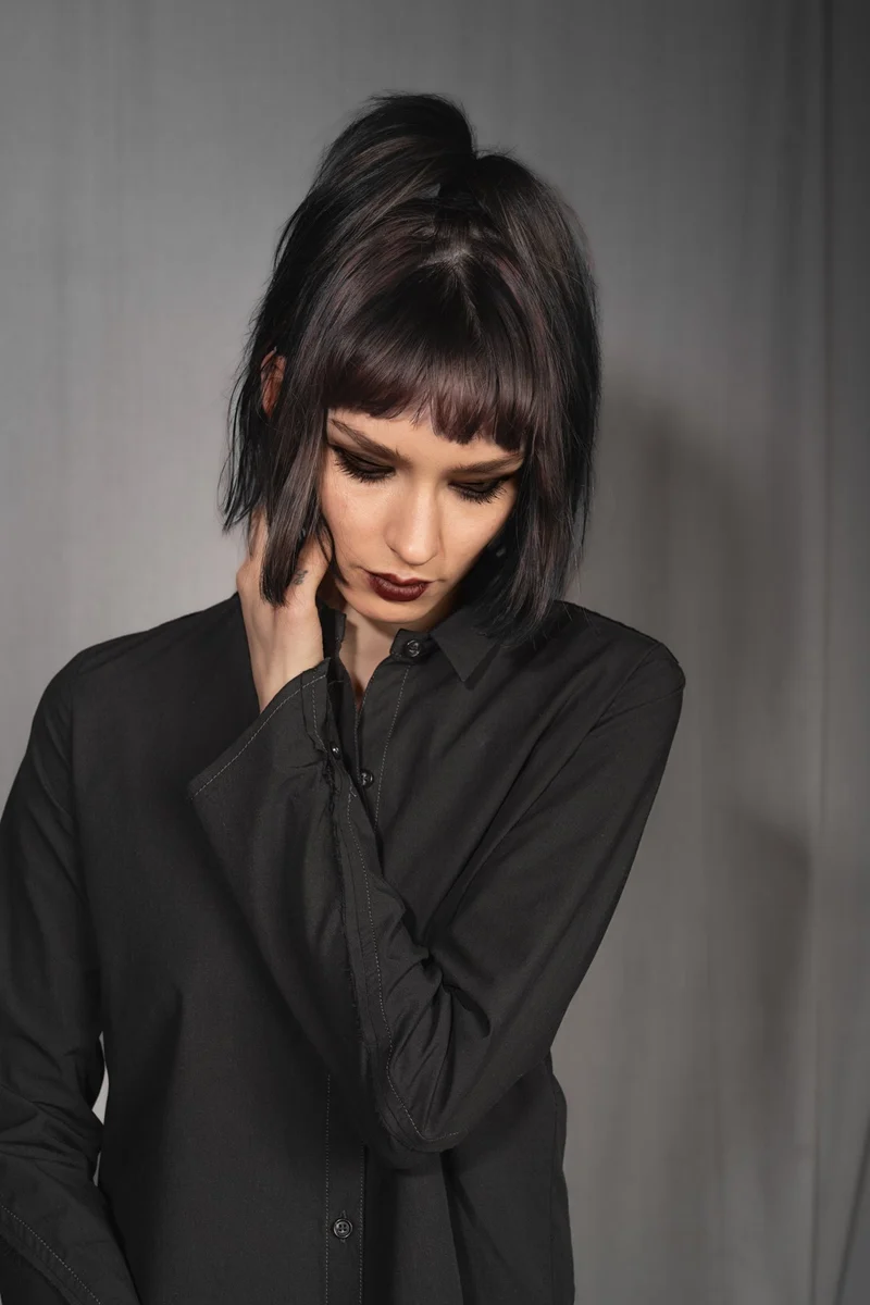 eigensinnig wien | Chomsky | Extravagante, schwarze Hemdbluse für Damen aus japanischer Baumwolle