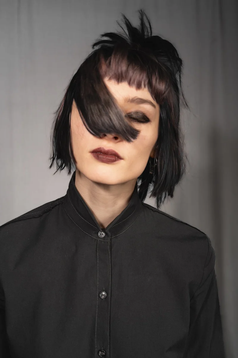 eigensinnig wien | Chomsky | Extravagante, schwarze Hemdbluse für Damen aus japanischer Baumwolle