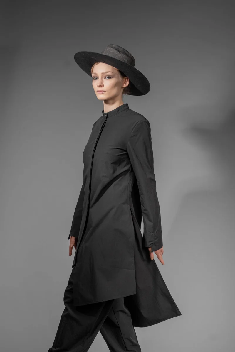 eigensinnig wien | PJ | Asymmetrische, schwarze Designer-Longbluse aus japanischer Baumwolle