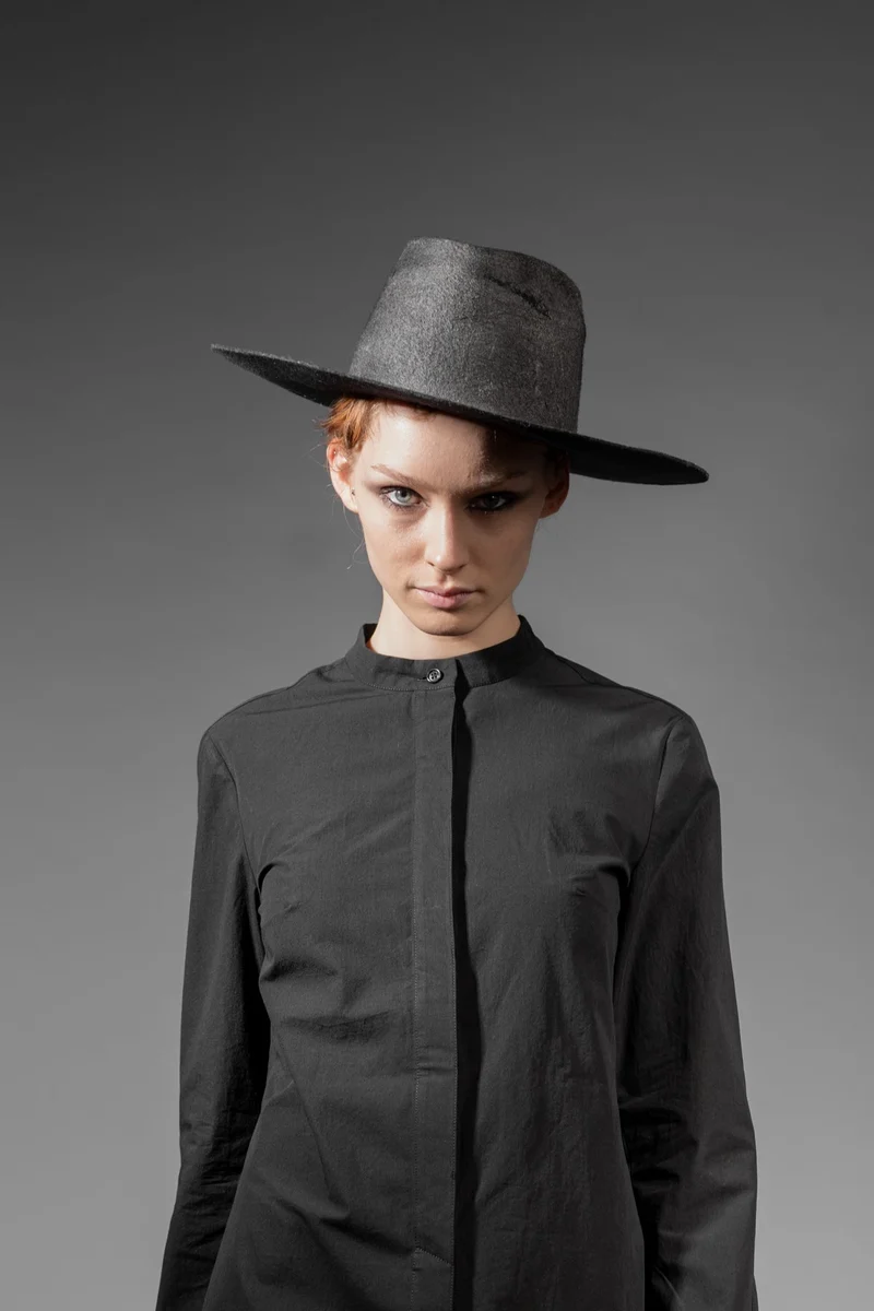 eigensinnig wien | PJ | Asymmetrische, schwarze Designer-Longbluse aus japanischer Baumwolle