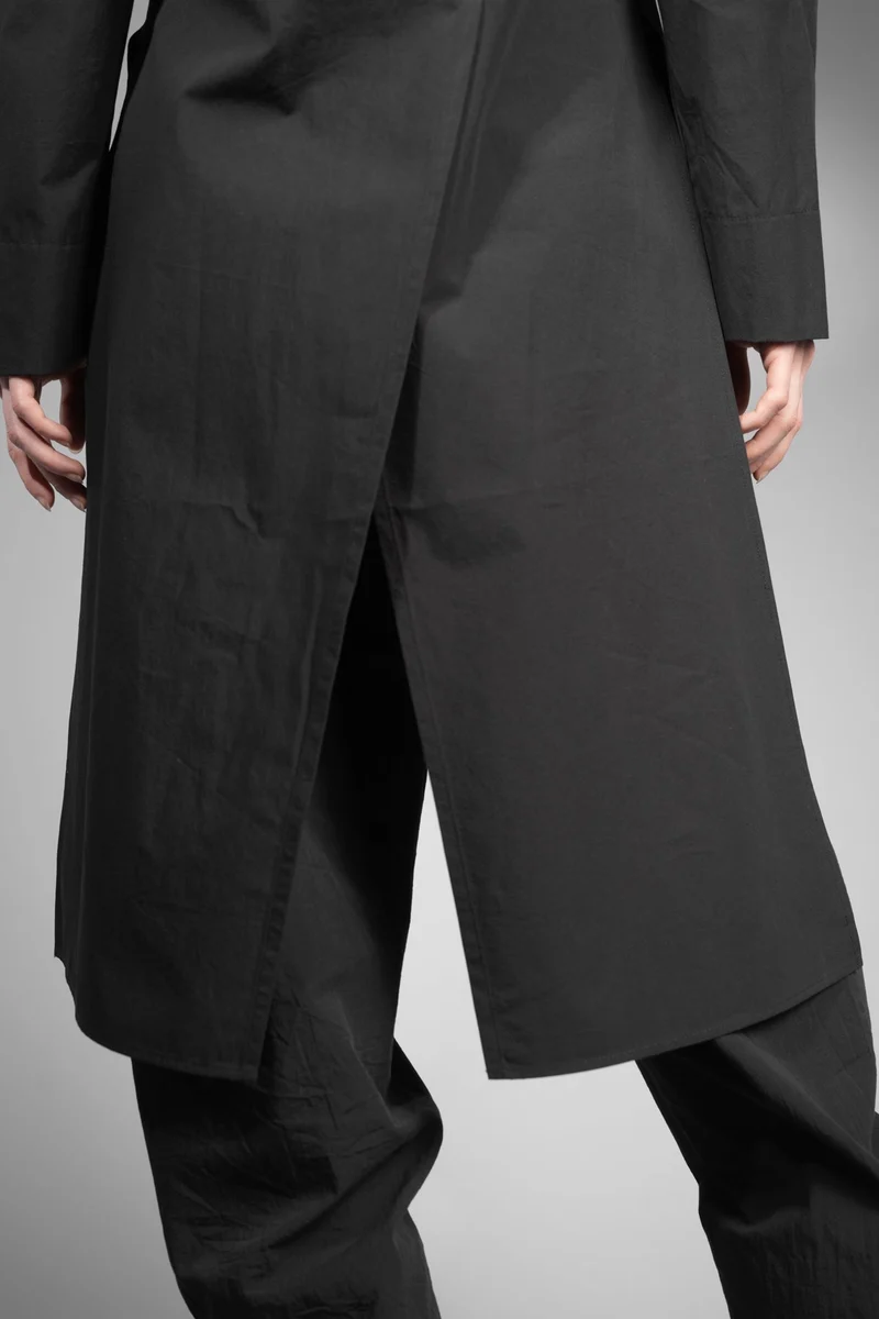 eigensinnig wien | PJ | Asymmetrische, schwarze Designer-Longbluse aus japanischer Baumwolle