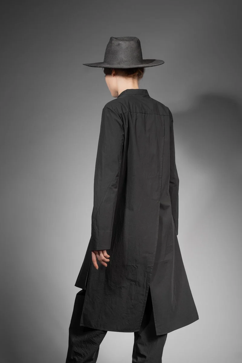 eigensinnig wien | PJ | Asymmetrische, schwarze Designer-Longbluse aus japanischer Baumwolle