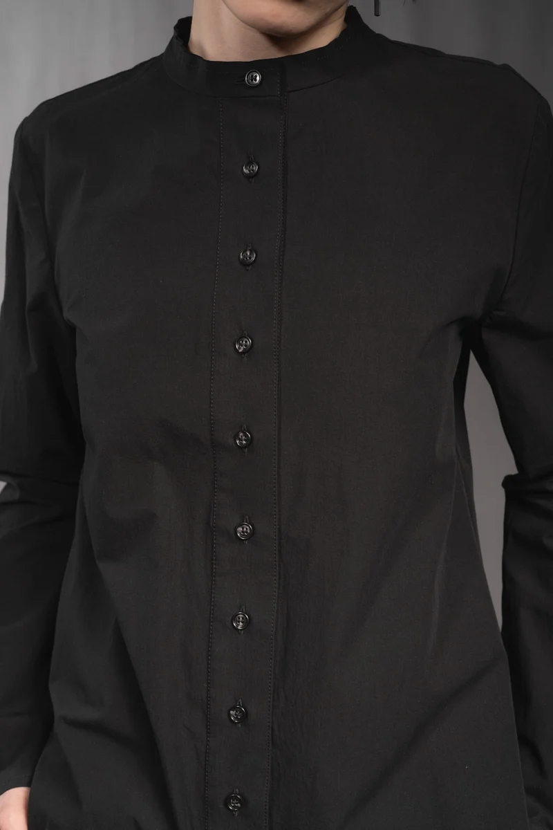 eigensinnig wien | Concrete Heart | Extravagante, schwarze Hemdbluse ohne Kragen für Damen aus japanischer Baumwolle