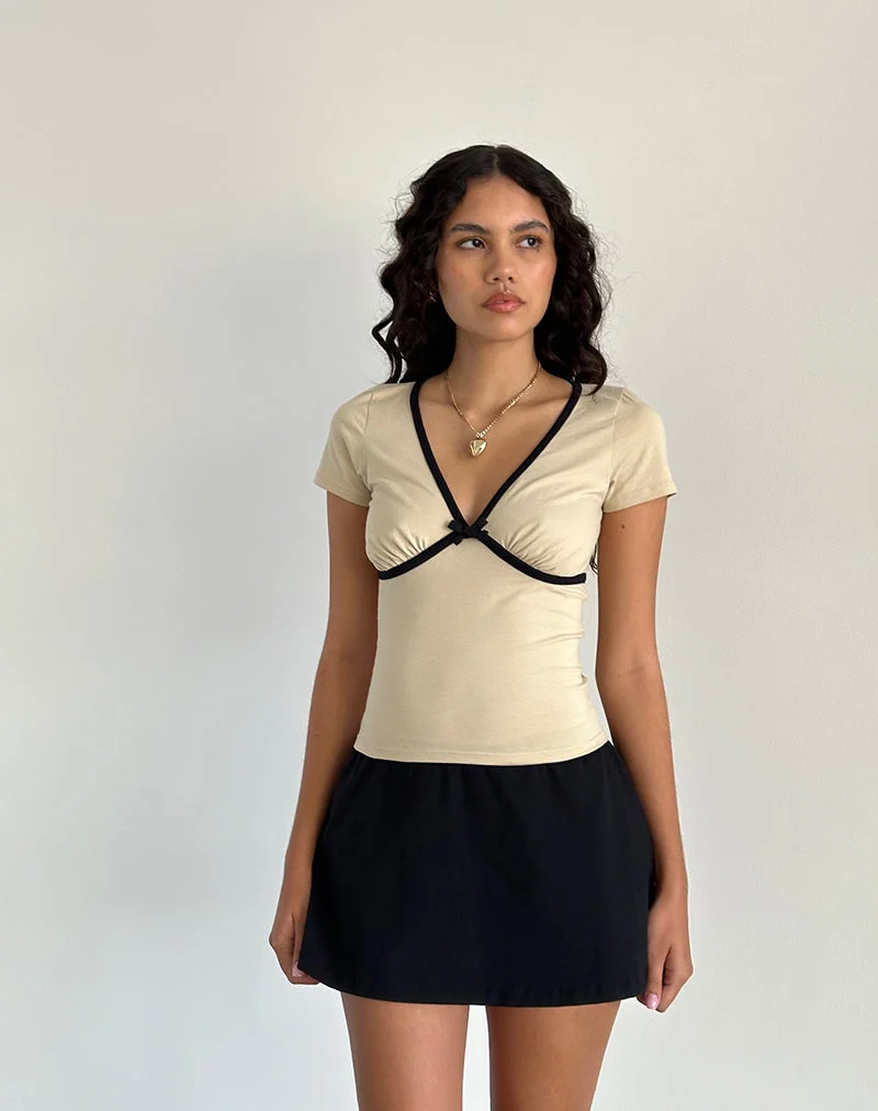 Tasina Top in Kokosnussmilch mit schwarzer Bindung