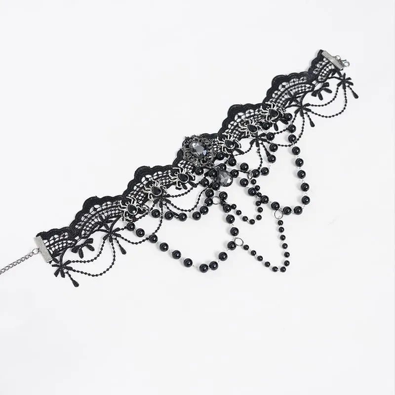 Schwarzes Gothic-Maxikleid aus Samt mit Schnürung, Mesh-Einsätzen, tiefem V-Ausschnitt und ideal als Hochzeitskleid