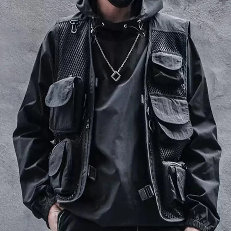 Herren-Techwear-Weste mit mehreren Taschen, Mesh-Einsätzen und Schnallen