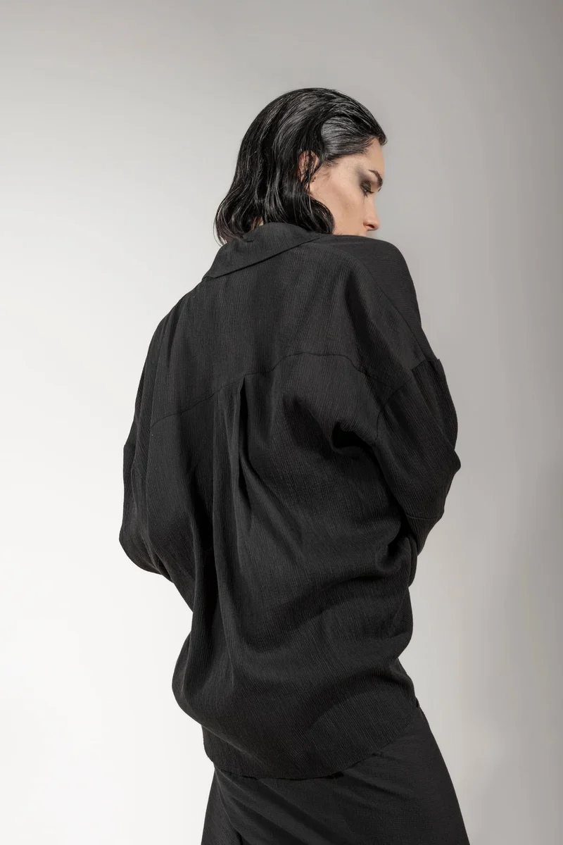 eigensinnig wien | Thoreau | Exklusives Designer Seiden-Shacket in Schwarz