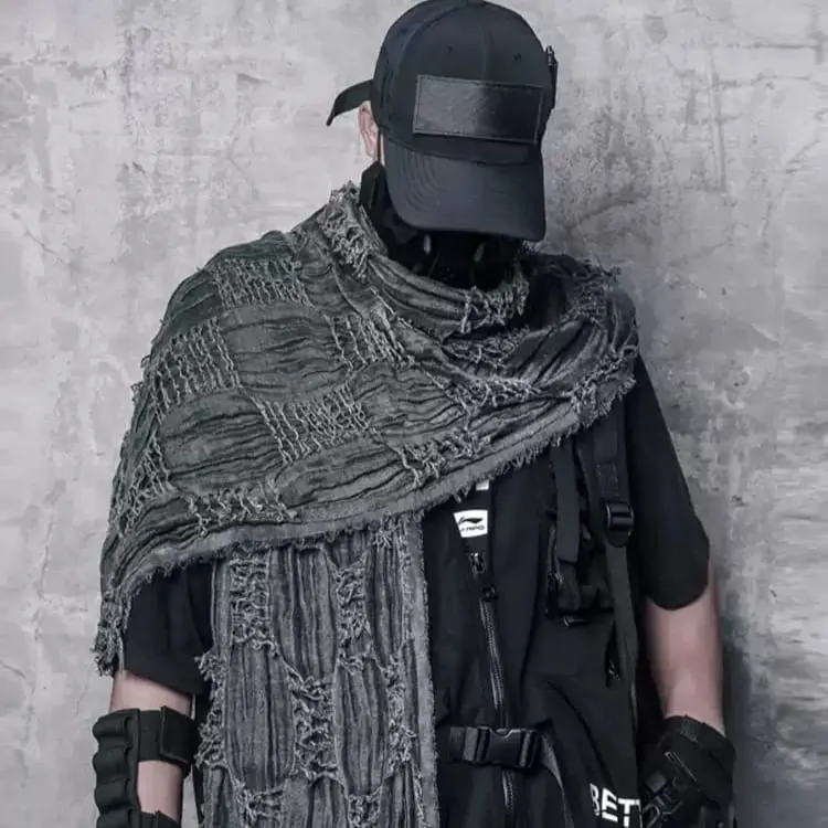 Herren-Techwear-Schal mit geraffter, abgenutzter, offener Kante