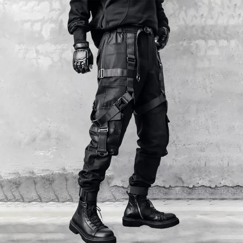 Herren-Cargohose mit mehreren Schnallen, großer Tasche und Bündchen