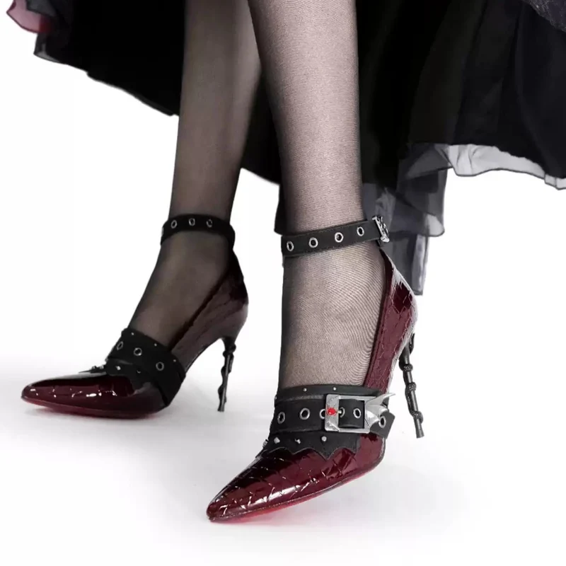 Gothic-Stilettos für Damen mit Schlangenleder-Fledermausflügel-Verschluss und Schnalle