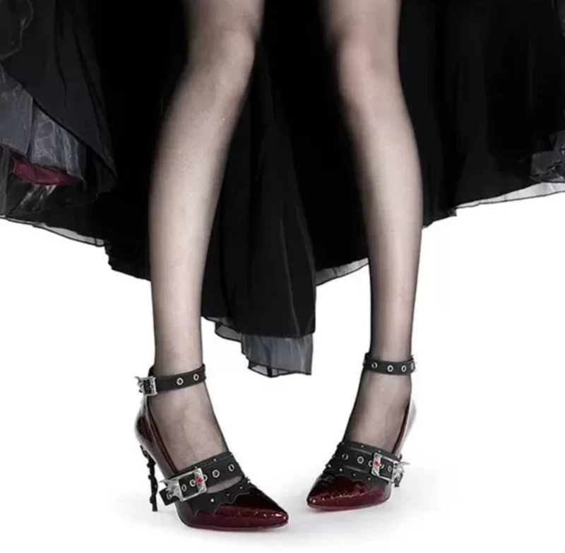 Gothic-Stilettos für Damen mit Schlangenleder-Fledermausflügel-Verschluss und Schnalle