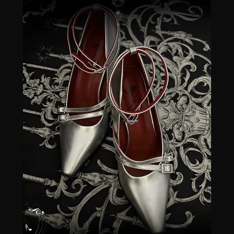 Gothic-Stilettos für Damen mit Knöchelriemen, mehreren Schnallen und Violinschlüsselabsatz