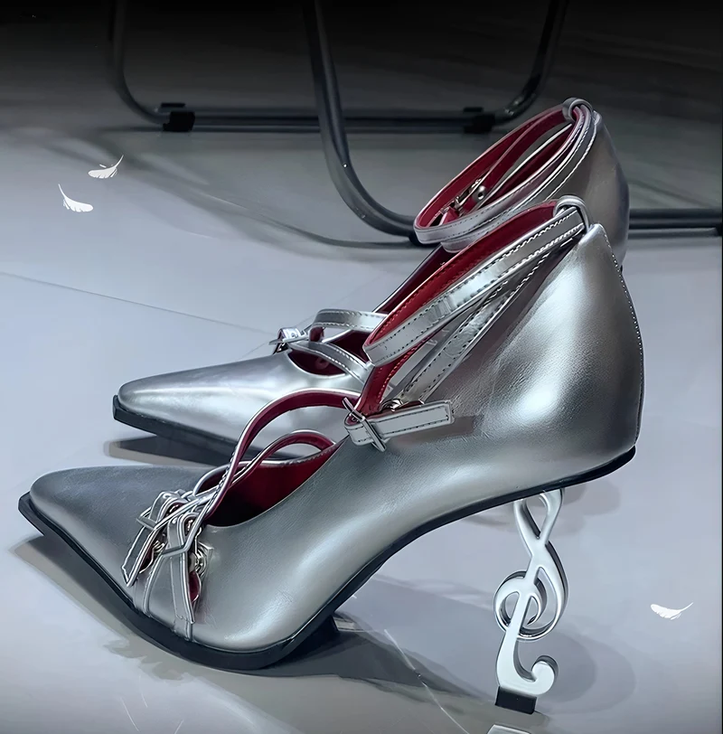 Gothic-Stilettos für Damen mit Knöchelriemen, mehreren Schnallen und Violinschlüsselabsatz