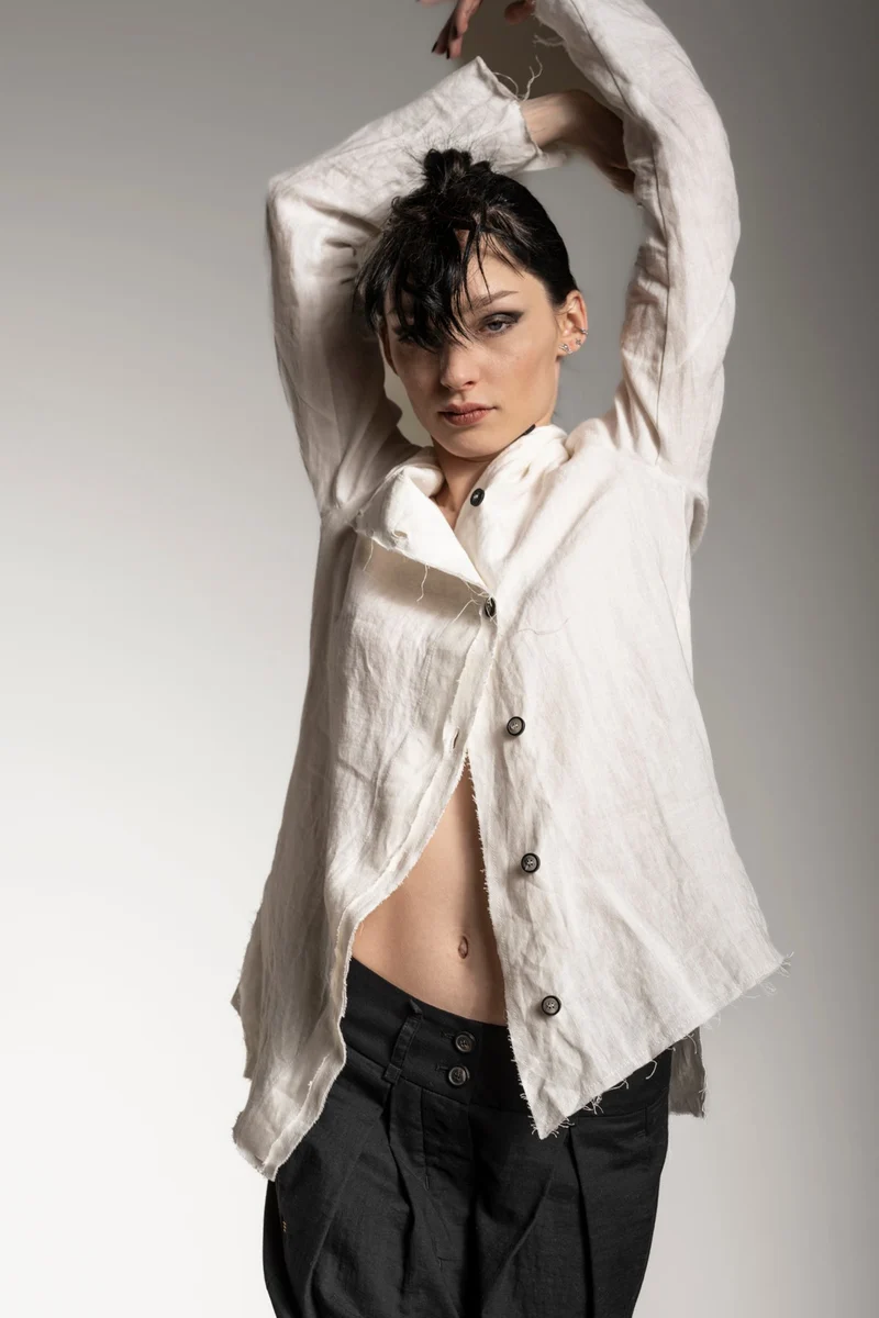 eigensinnig wien | Jelinek | Asymmetrische Designer Bluse aus Leinen für Damen in Weiß