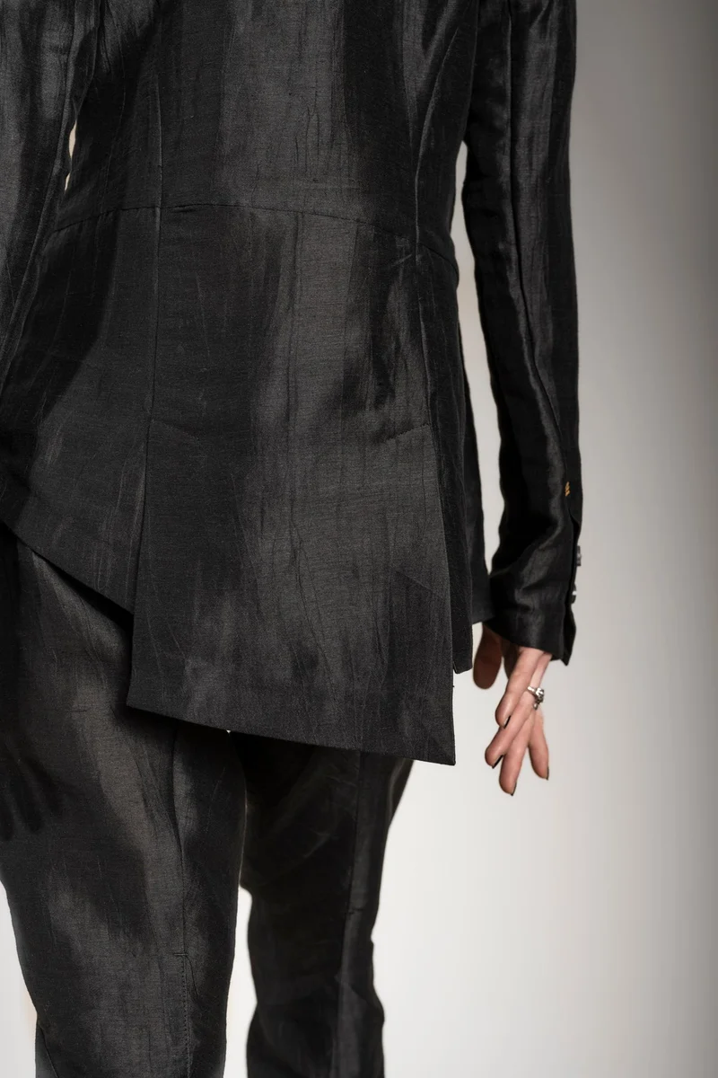 eigensinnig wien | Stein | Asymmetrischer Designer Blazer für Damen aus Leinen in Schwarz