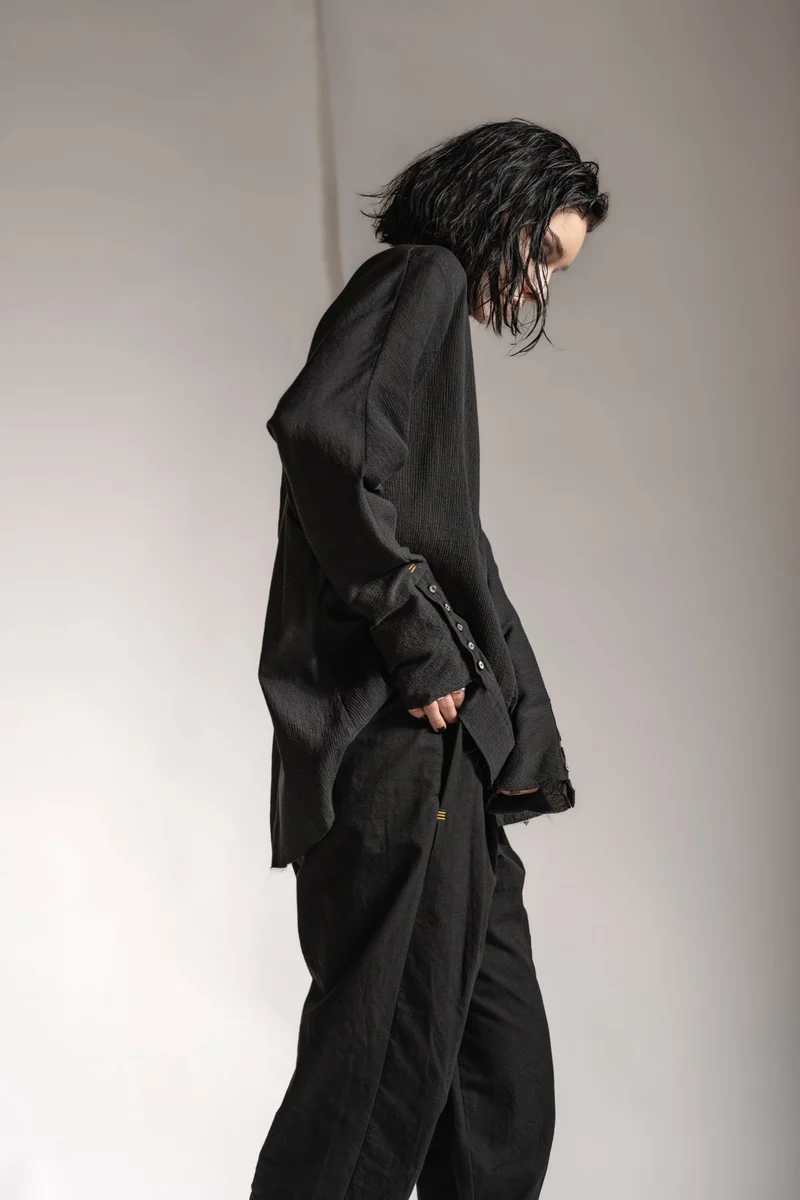 eigensinnig wien | Curie | Hochwertige Designer Seidenbluse für Damen in Schwarz