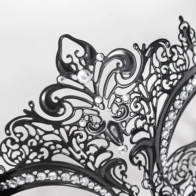 Schwarze Gothic-Maske für Damen mit Rosenmuster, Perlenbesatz und Fransen.