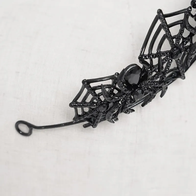 Gothic-Krone für Damen mit Spinnennetz-Motiv und Perlenkette