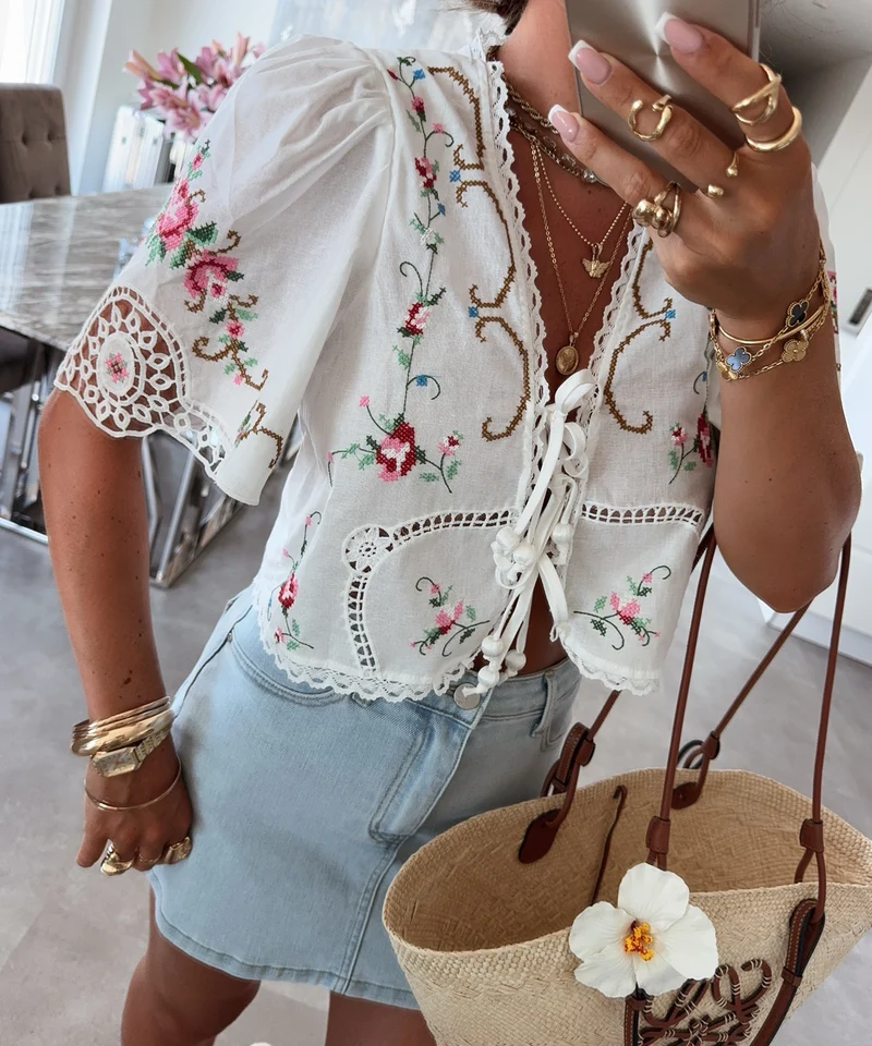 Bluse Lilou mit Stickerei Weiß
