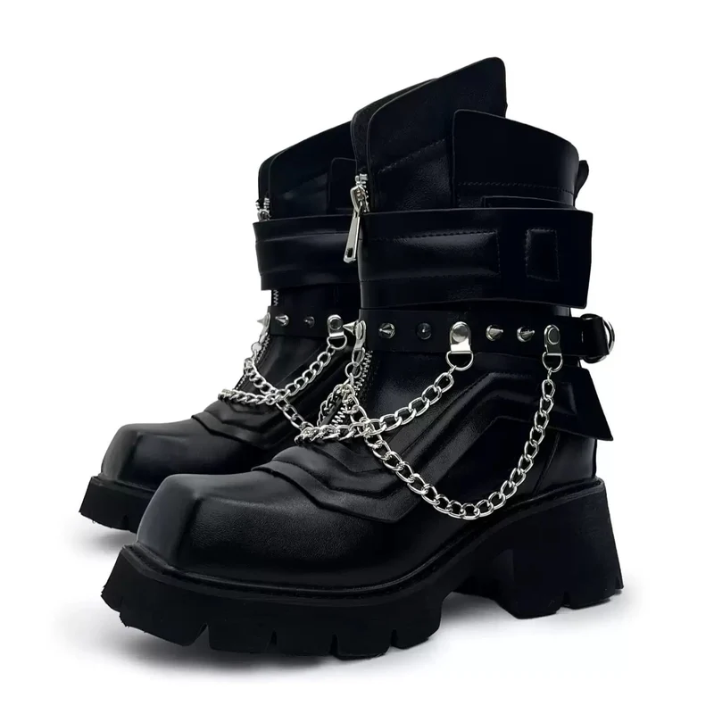 Punkige Damen-Plateaustiefel mit Nieten, Kettenriemen, Schnalle, eckiger Zehenpartie und Blockabsatz