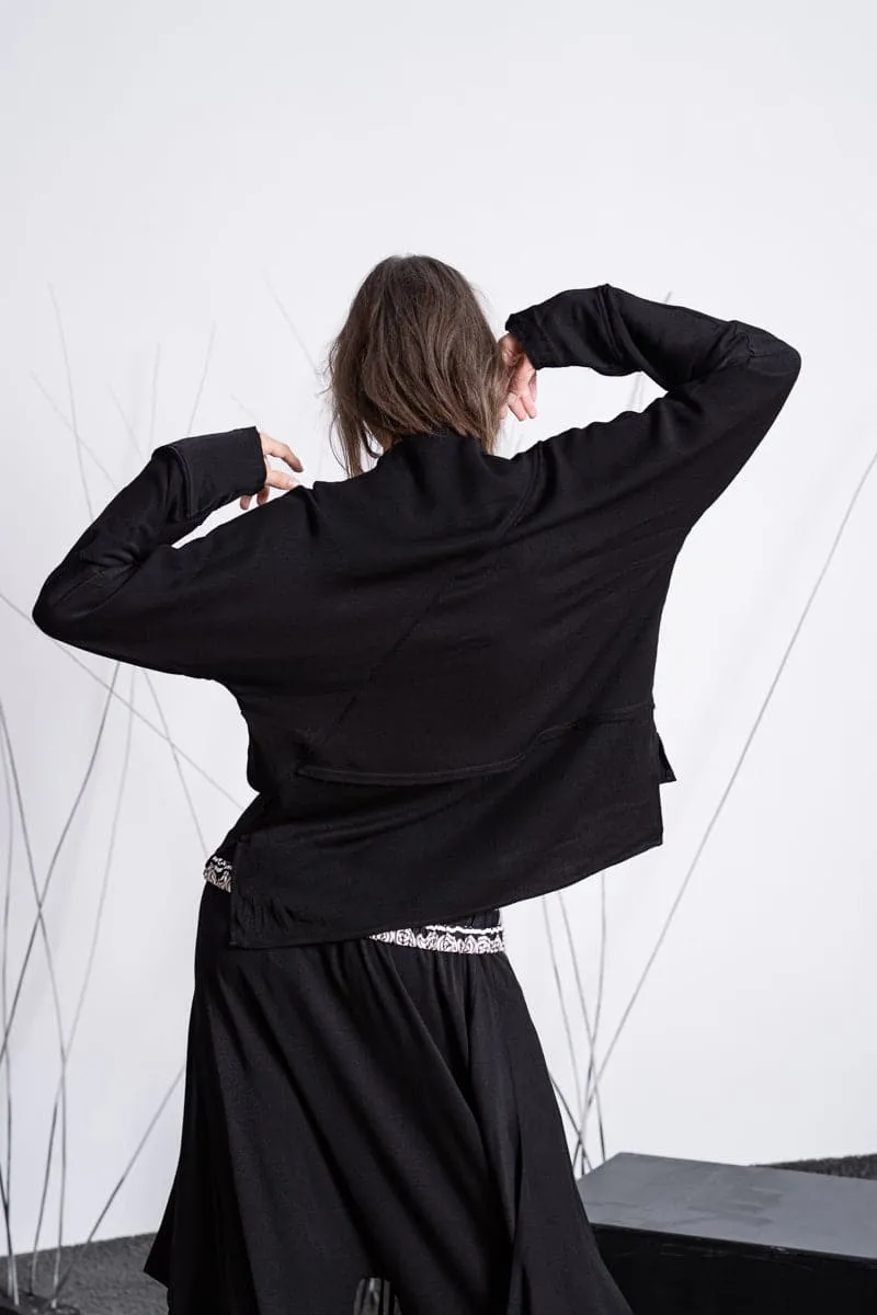 eigensinnig wien | Hesse | Elegantes Damentop in Schwarz mit Wasserfallausschnitt