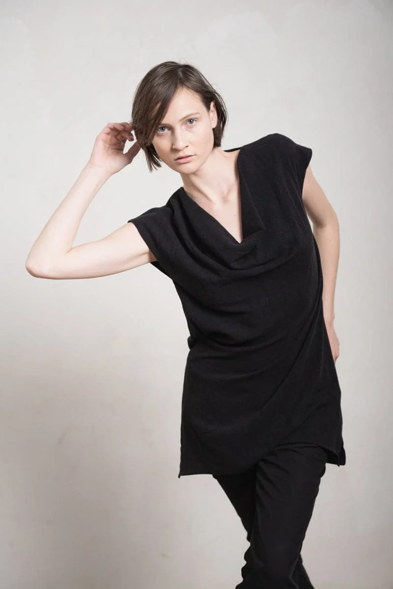 eigensinnig wien | Weil | Lange Bluse und leichtes Sommerkleid aus Leinen in schwarz