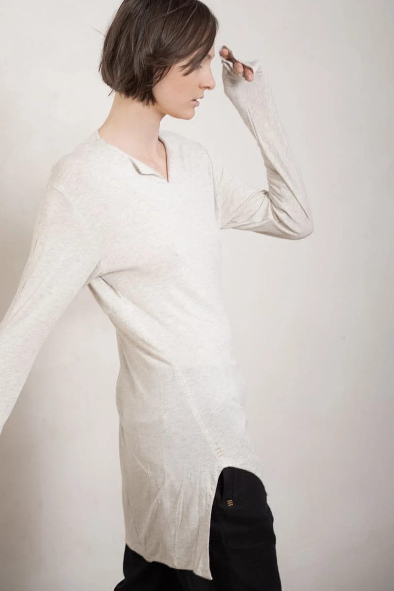 eigensinnig wien | Artmann | Asymmetrischer, leichter Pullover aus Bambus in weiß